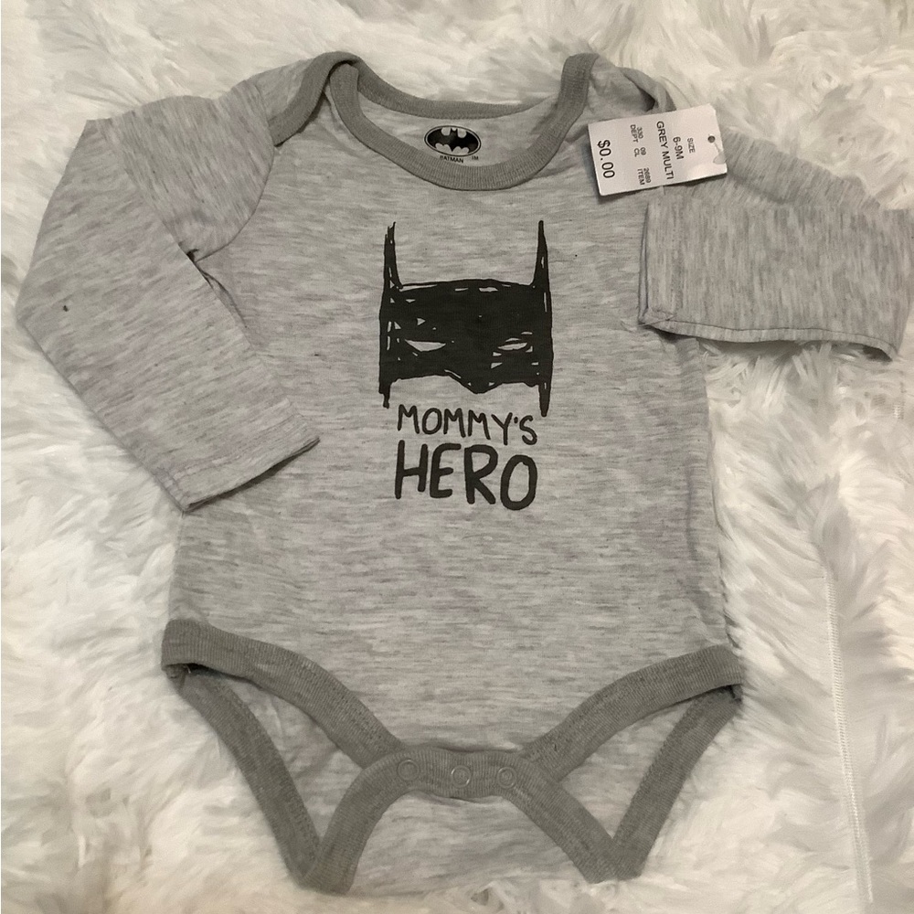 NWT Baby Boy Batman Onesie “Mommy’s Hero” print | Size 6-9 months